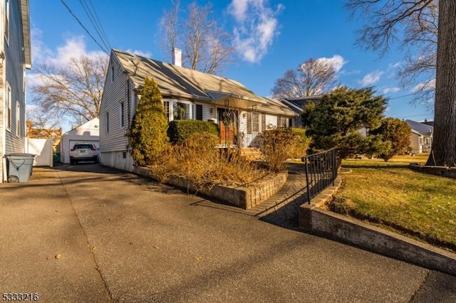 view of front of home with a front lawn