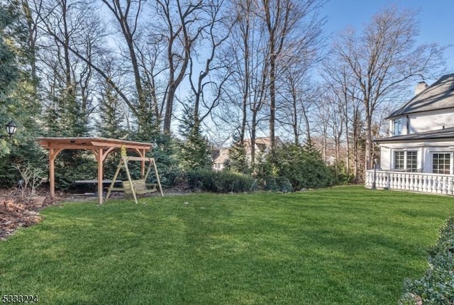 view of yard featuring a pergola