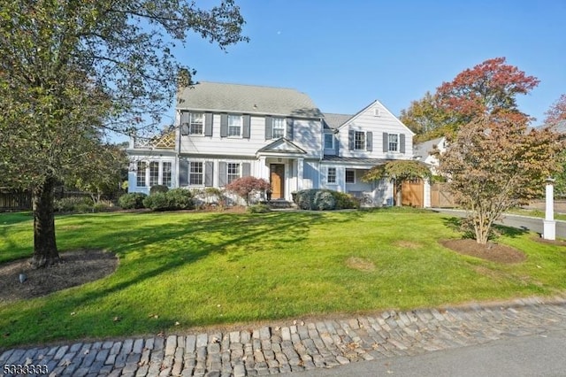 view of front of home featuring a front lawn