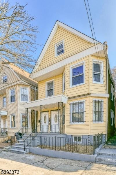 view of front of house featuring a porch