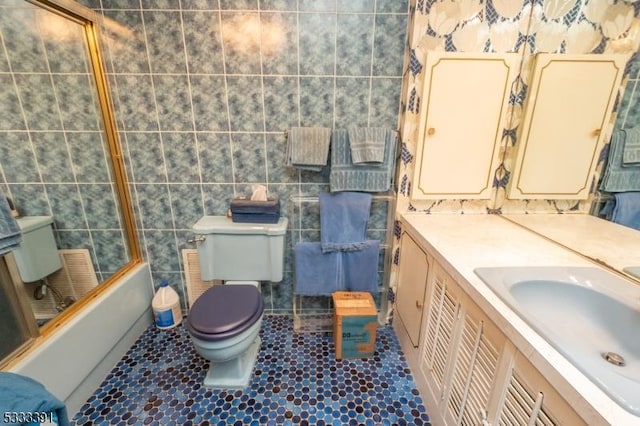 4 Webster Rd, Franklin Twp, NJ 08873 - bathroom featuring toilet, tile patterned floors, vanity, and tub / shower combination