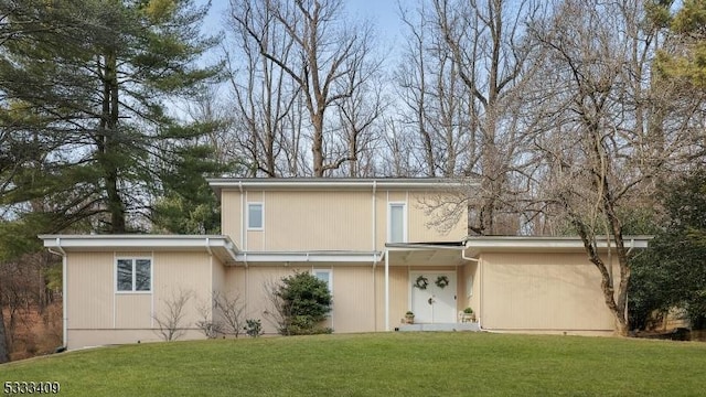 view of front of house featuring a front yard