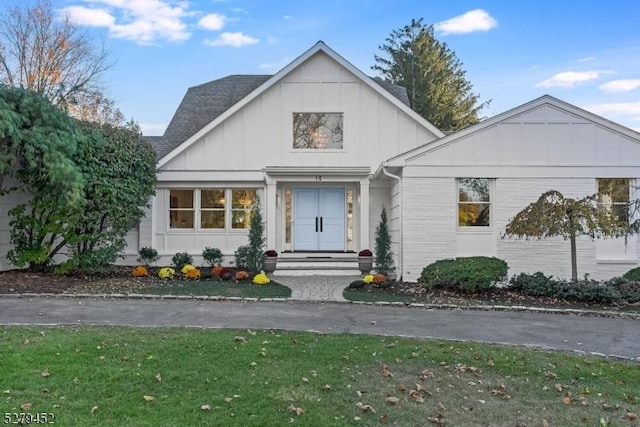 view of front of home with a front yard