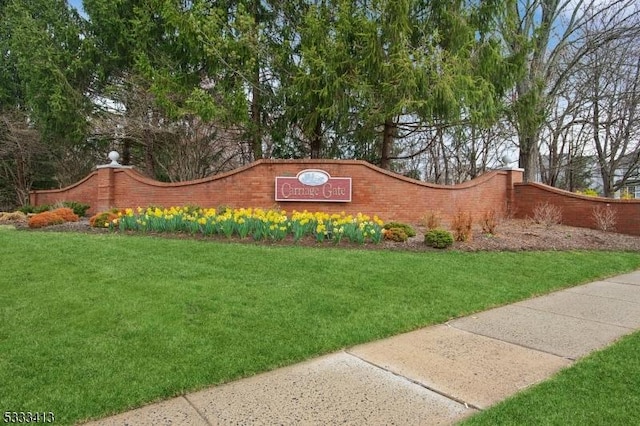 30 Stirrup Ln, Raritan Twp, NJ 08822 - community / neighborhood sign featuring a lawn
