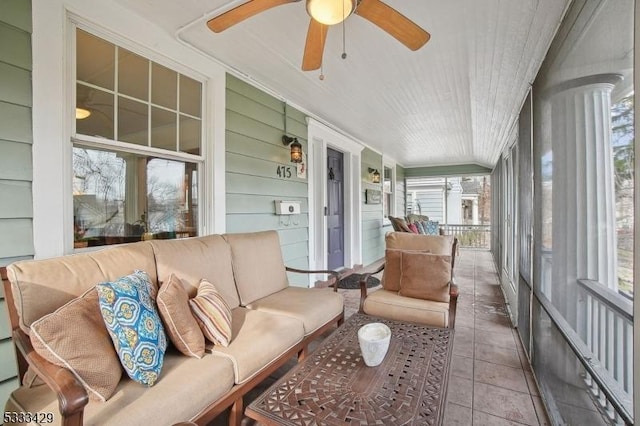 sunroom with ceiling fan