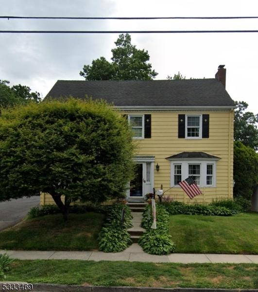 colonial home with a front yard