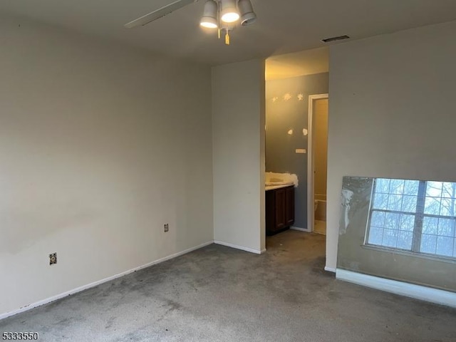 unfurnished room featuring ceiling fan and carpet flooring