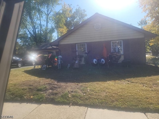 view of side of property featuring a yard