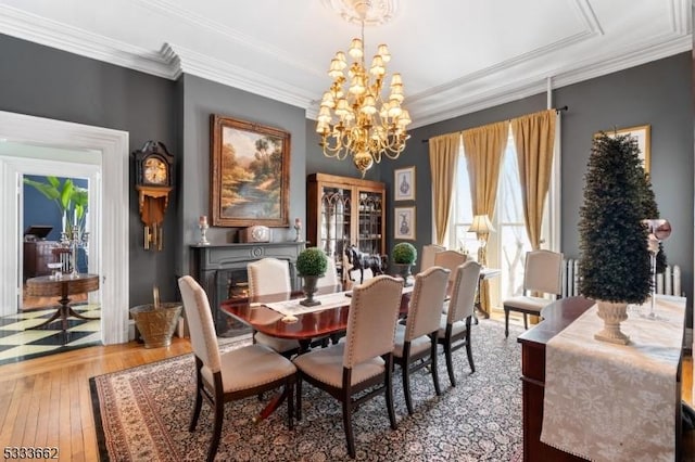 dining space featuring ornamental molding, dark hardwood / wood-style floors, and a notable chandelier