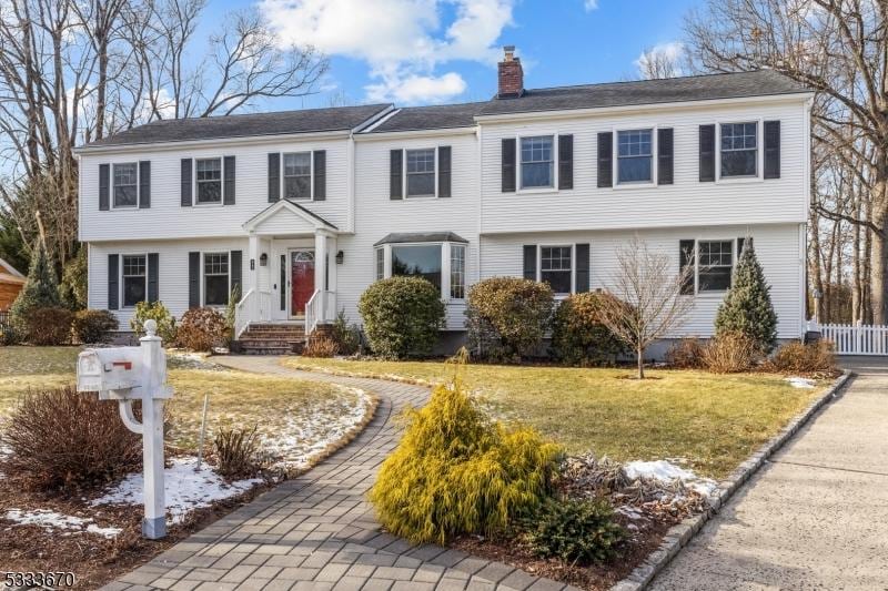 colonial home featuring a front yard