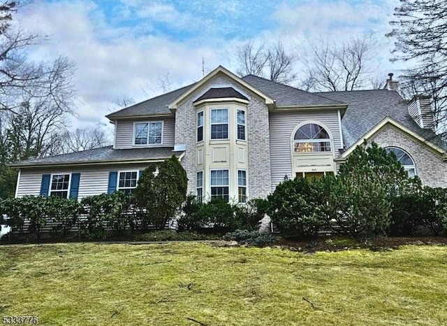 view of front facade with a front lawn