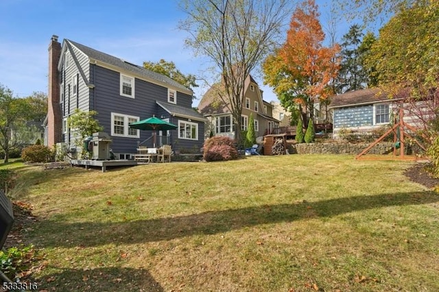 back of house featuring a lawn