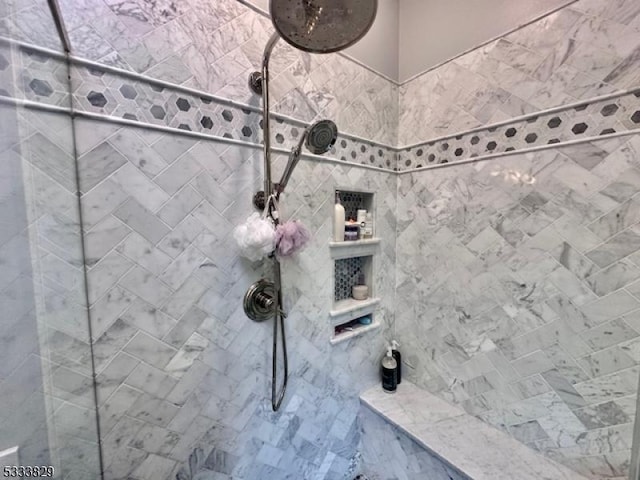 bathroom featuring tiled shower