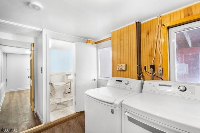 laundry room featuring washer and clothes dryer