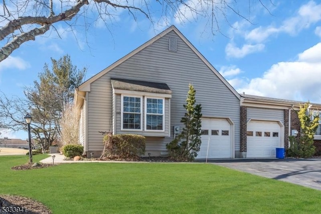 view of front facade featuring a garage and a front lawn