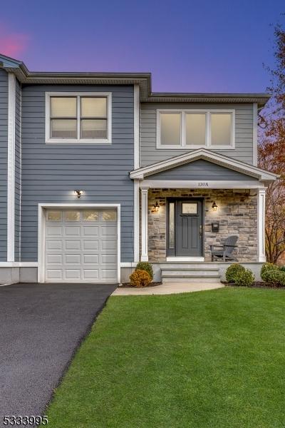 view of front facade featuring a garage and a lawn