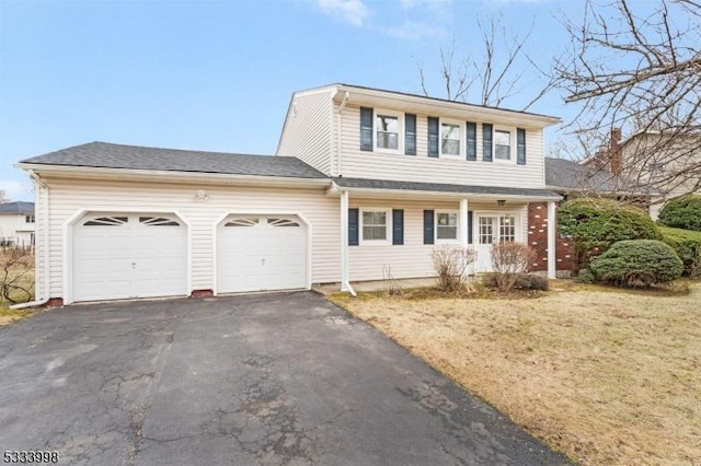 view of front property featuring a garage