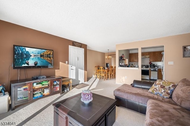 living room featuring light carpet, a chandelier, and a textured ceiling