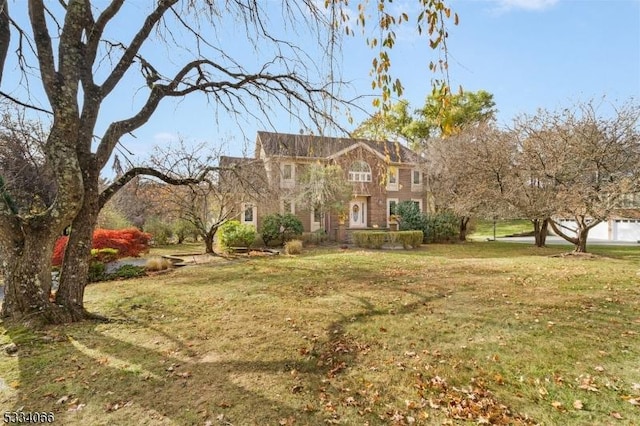 view of front of property with a front lawn