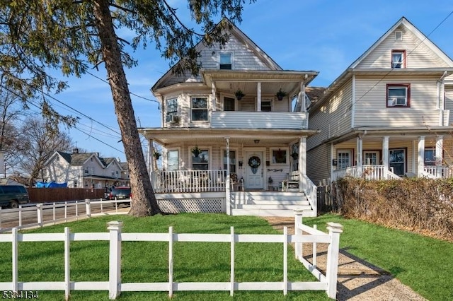 view of front of property featuring a porch and a front yard