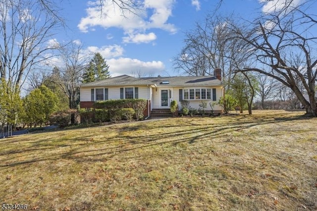 single story home featuring a front yard