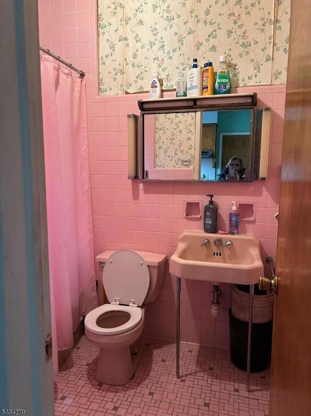 bathroom featuring sink, tile walls, tile patterned floors, and toilet