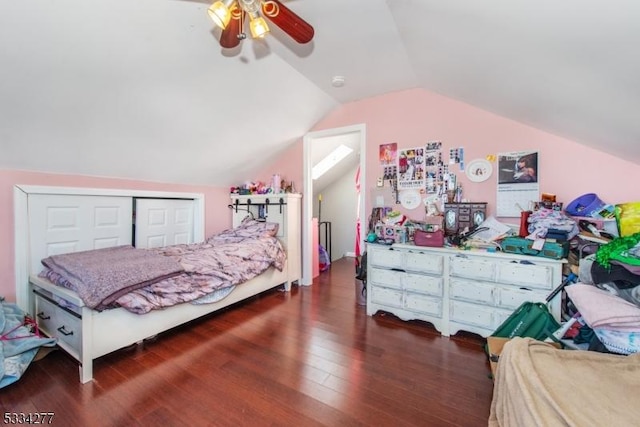 bedroom with vaulted ceiling, dark wood-type flooring, ceiling fan, and a closet