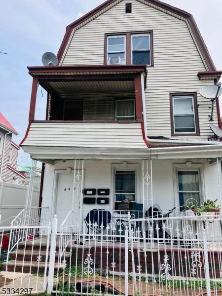 view of front of house featuring a porch