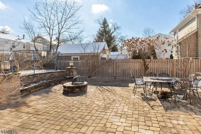 view of patio featuring an outdoor fire pit