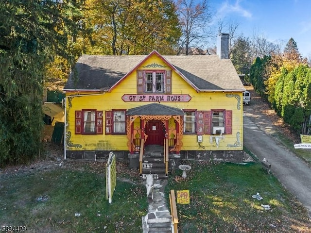 view of front of home with a front yard