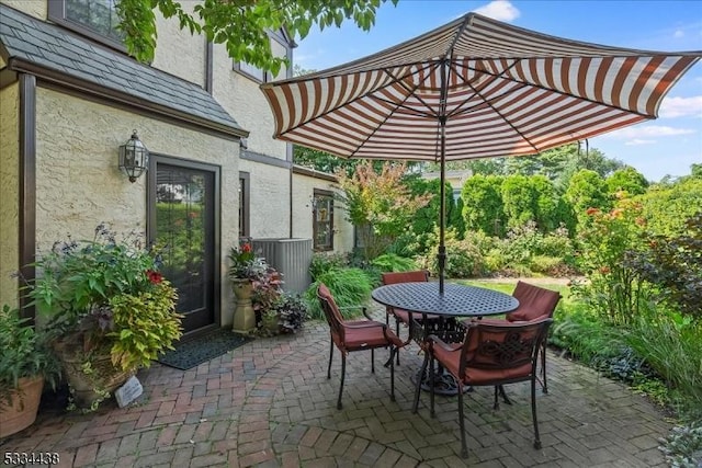 view of patio with outdoor dining space