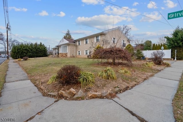 view of front facade with a front lawn