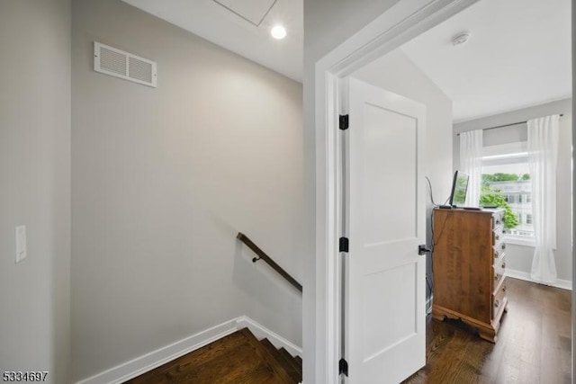 24 Stonybrook Cir, Fairfield Twp, NJ 07004 - staircase featuring wood finished floors, baseboards, and recessed lighting