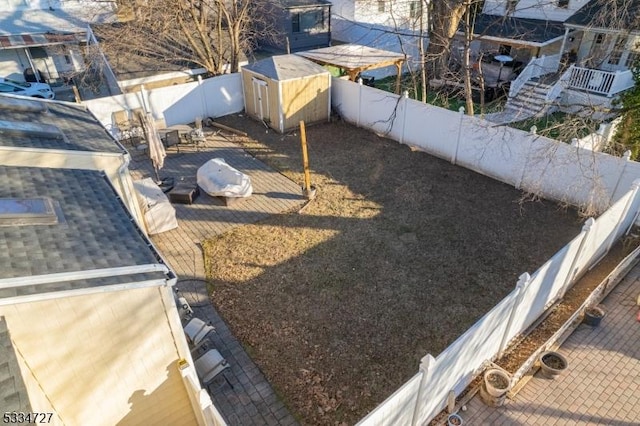 view of yard with a storage shed