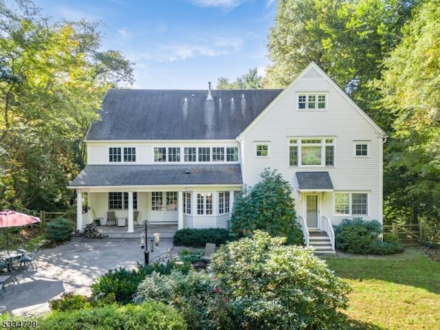 view of front of home featuring a front lawn and a patio area