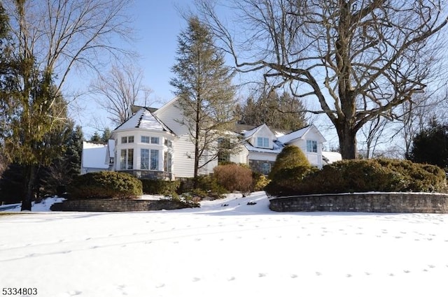 view of yard layered in snow