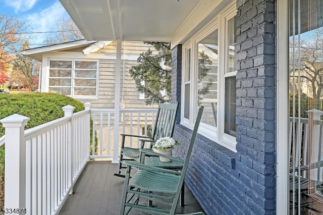 balcony featuring covered porch