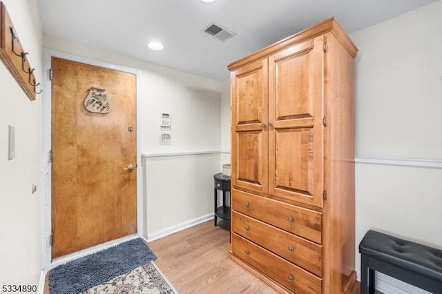 entryway with light wood-style flooring, visible vents, baseboards, and recessed lighting