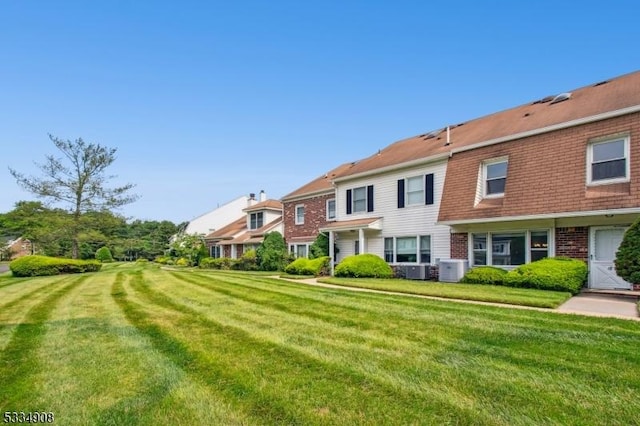 18 Yarmouth Ct, Scotch Plains Twp, NJ 07076 - view of front of house with a front yard and central AC unit