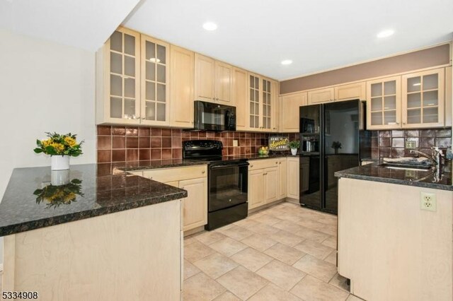 18 Yarmouth Ct, Scotch Plains Twp, NJ 07076 - kitchen with black appliances, backsplash, glass insert cabinets, a sink, and recessed lighting
