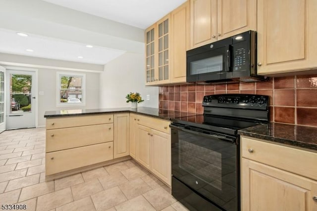 18 Yarmouth Ct, Scotch Plains Twp, NJ 07076 - kitchen with black appliances, a peninsula, decorative backsplash, dark stone counters, and light brown cabinetry