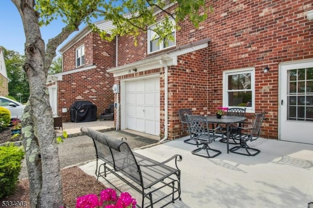 18 Yarmouth Ct, Scotch Plains Twp, NJ 07076 - view of patio featuring an attached garage