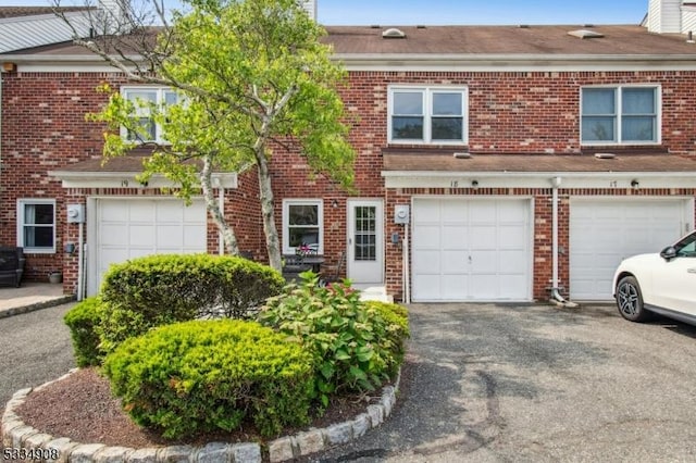 18 Yarmouth Ct, Scotch Plains Twp, NJ 07076 - townhome / multi-family property with driveway, brick siding, and a garage