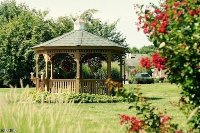 18 Yarmouth Ct, Scotch Plains Twp, NJ 07076 - view of grassy yard featuring a gazebo
