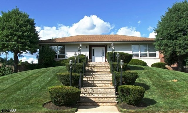 18 Yarmouth Ct, Scotch Plains Twp, NJ 07076 - ranch-style house featuring a front yard
