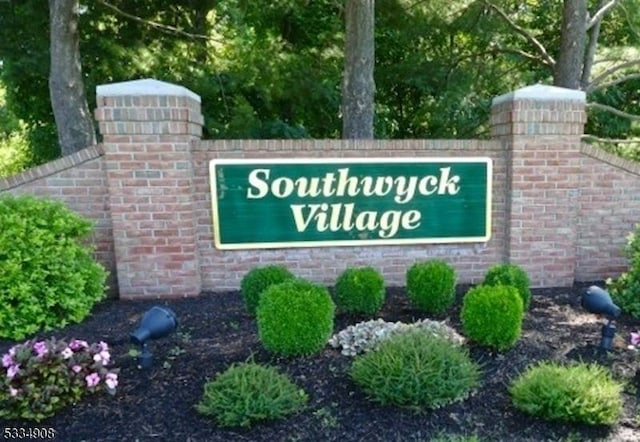 18 Yarmouth Ct, Scotch Plains Twp, NJ 07076 - view of community sign