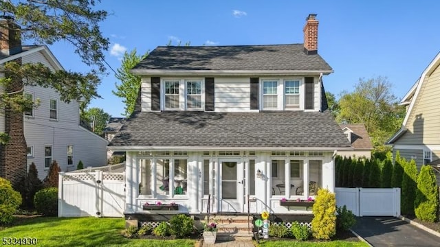 view of front of home with a front lawn