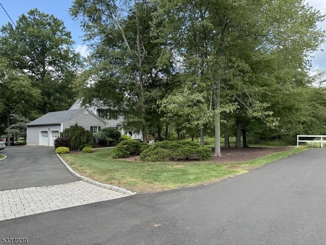 view of front of house featuring a garage and a front yard