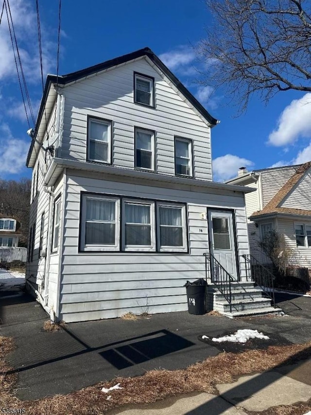 view of front of property