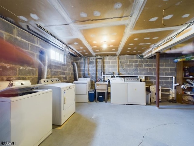 basement with sink and washing machine and dryer